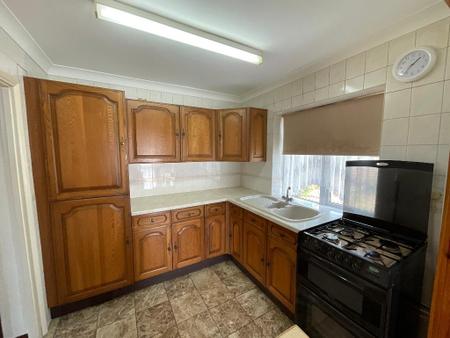 KITCHEN 16'6 x 7'9