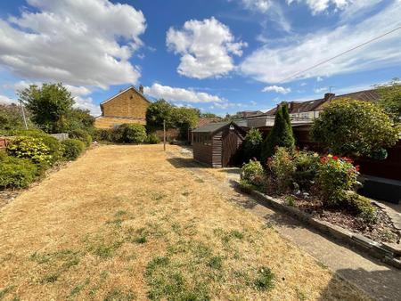 REAR GARDEN approx 70ft x 30ft