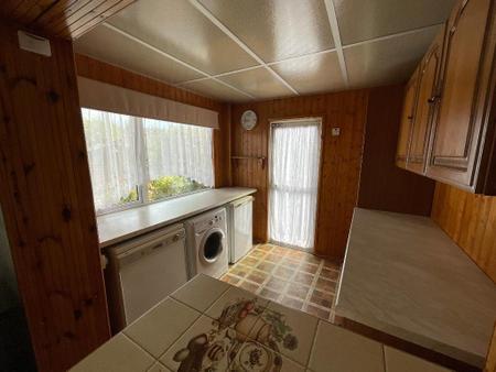 KITCHEN 16'6 x 7'9