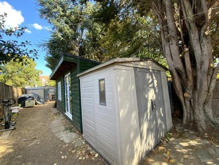 REAR GARDEN approx 100ft