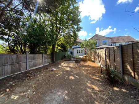 REAR GARDEN approx 100ft