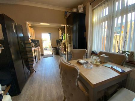 DINING AREA 11'5 x 8'9