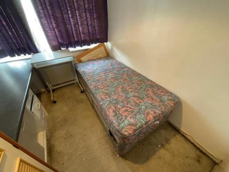 BEDROOM THREE 8'5 X 6'9