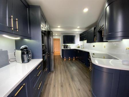 KITCHEN 19'8 x 8'9