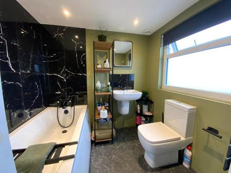 SECOND FLOOR BATHROOM