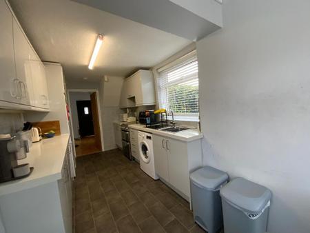 KITCHEN 20'6 x 8'2>7'10