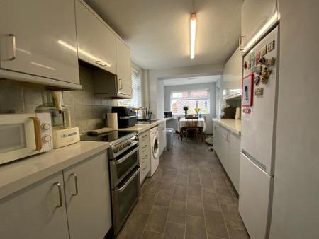 KITCHEN 20'6 x 8'2>7'10
