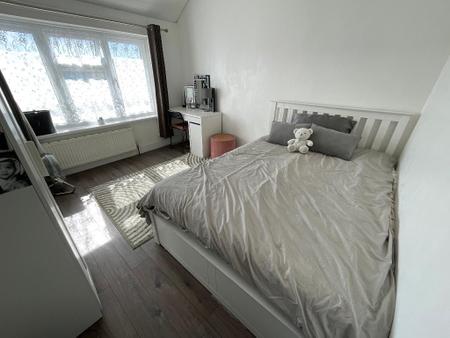 BEDROOM TWO 12'6 x 9'11