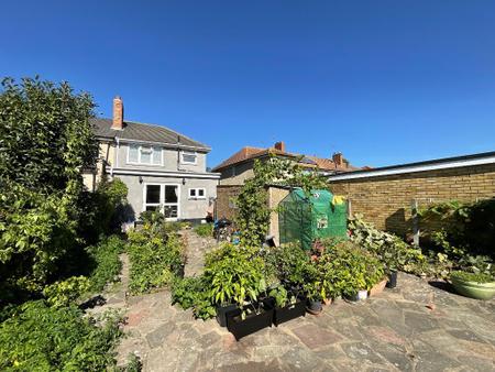 REAR GARDEN approx 60ft x 30ft
