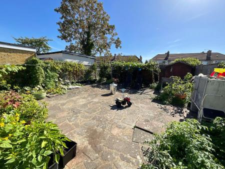 REAR GARDEN approx 60ft x 30ft