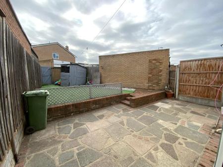 REAR GARDEN approx 30ft