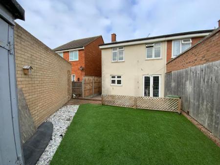 REAR GARDEN approx 30ft