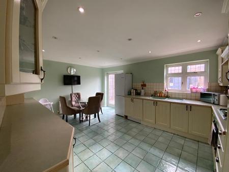 KITCHEN 17'7 x 12'10