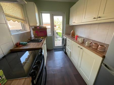 KITCHEN 8'9 x 6'8