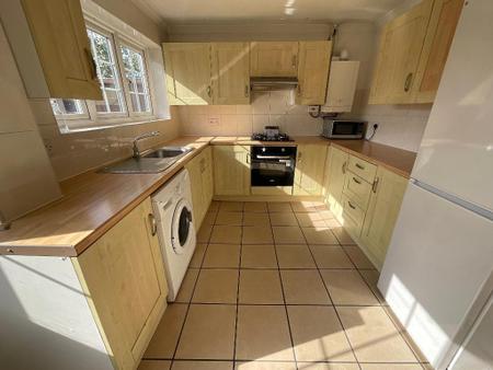 KITCHEN 15'8 x 9'2