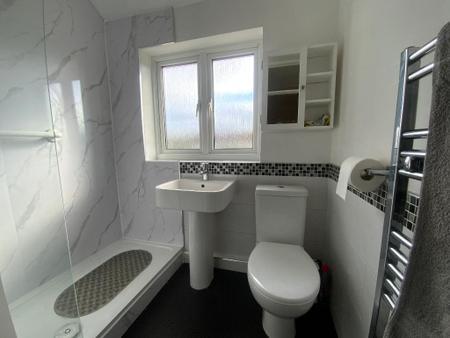 FIRST FLOOR SHOWER ROOM