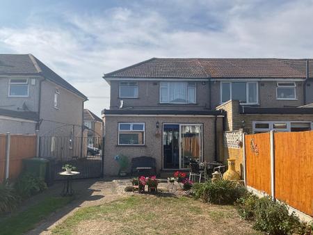 REAR GARDEN approx 70ft
