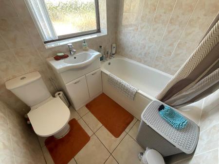 FIRST FLOOR BATHROOM