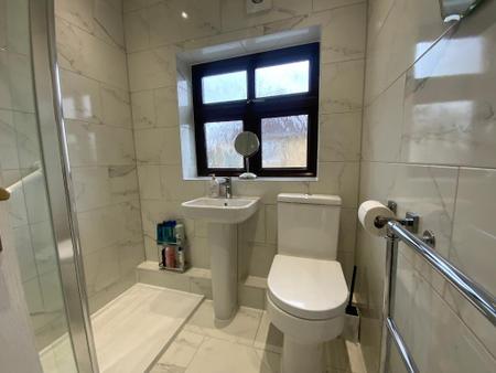 FIRST FLOOR SHOWER ROOM
