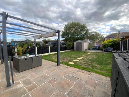 REAR GARDEN approx 80ft