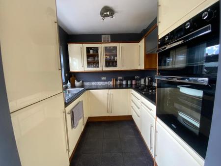 KITCHEN 8'3 x 7'7