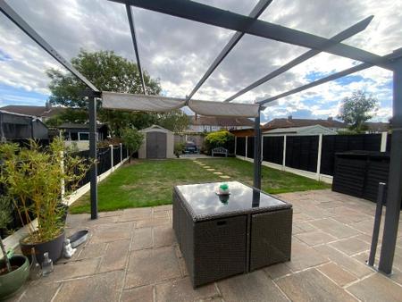 REAR GARDEN approx 80ft