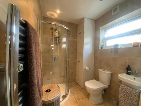 GROUND FLOOR SHOWER ROOM