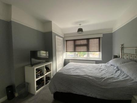 BEDROOM TWO 12'4 x 10'7