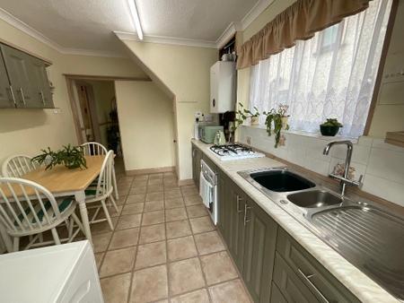 KITCHEN 11'8 x 9'