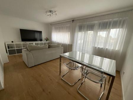 LIVING ROOM 18'2 x 12'1