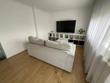 LIVING ROOM 18'2 x 12'1