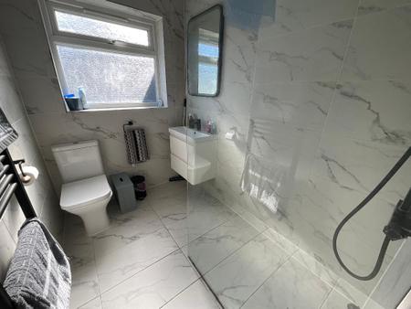GROUND FLOOR SHOWER ROOM