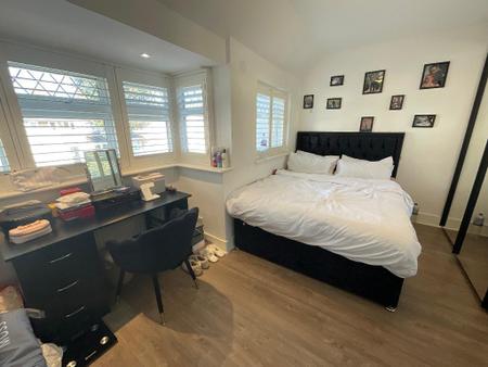 BEDROOM ONE 13'3 x 11'6