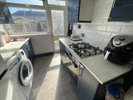 KITCHEN 7'8 x 7'1