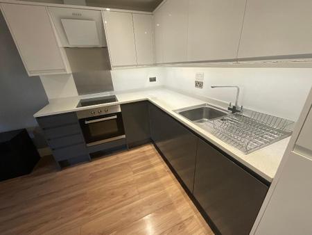 LIVING ROOM/KITCHEN 17' x 9'9