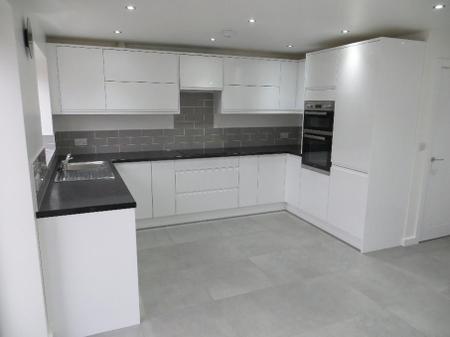 KITCHEN 16'8 x 15'5