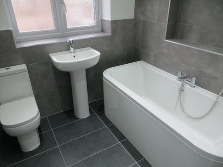 FIRST FLOOR BATHROOM
