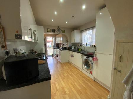 KITCHEN 20'9 x 9'4