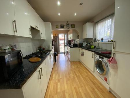 KITCHEN 20'9 x 9'4