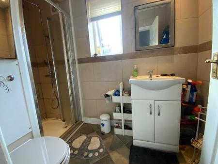 FIRST FLOOR SHOWER ROOM