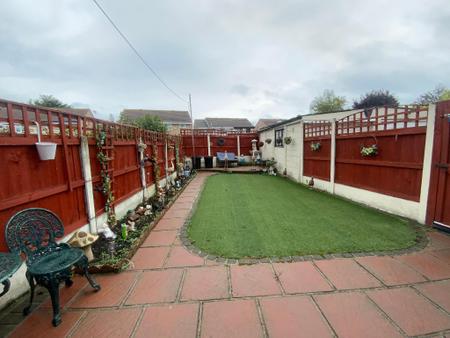REAR GARDEN approx 40ft