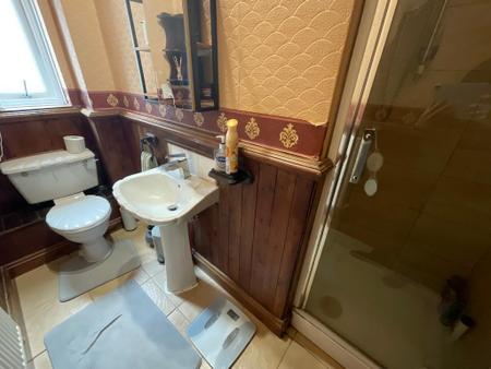 GROUND FLOOR SHOWER ROOM