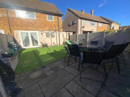 REAR GARDEN approx 30ft