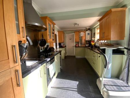 KITCHEN 20'3 x 8'5