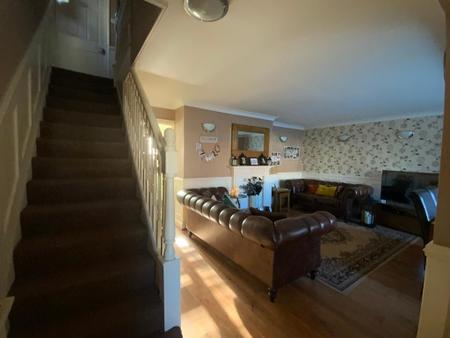 LIVING ROOM 19'9 x 17'2
