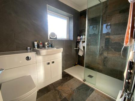 FIRST FLOOR SHOWER ROOM