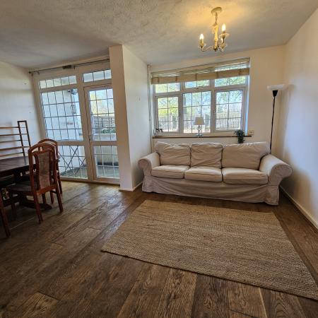 LOUNGE DINING AREA