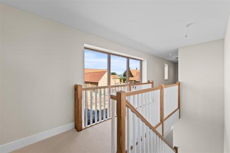 FIRST FLOOR GALLERIED LANDING