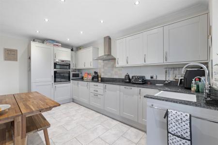 6 Sedgebrook Road-5.jpg