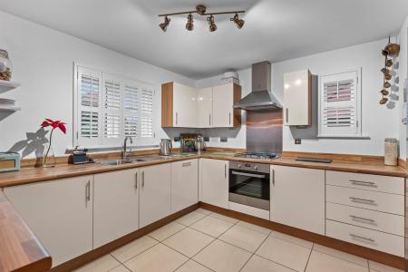 8 Brackendale Close-5.jpg